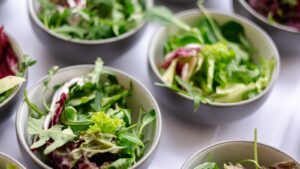 水戸でダイエットが続かない人へ|「食べない」をやめた人から痩せる理由【Slimit】